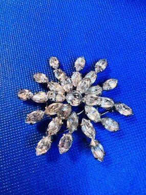 Vintage Rhinestone Snowflake Brooch Pin With Clear Crystals & Silver-Tone Settin